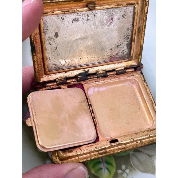 Antique Leather Floral Celluoid Make-up compact - Picture 3 of 8